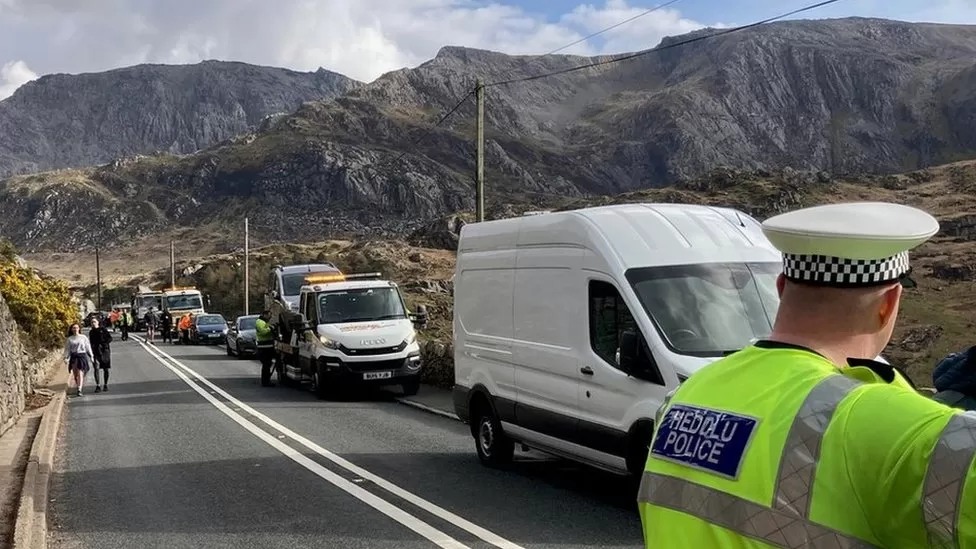 Proposals have been actioned for an ambitious and sustainable approach to getting to grips with parking and transport in north Eryri.